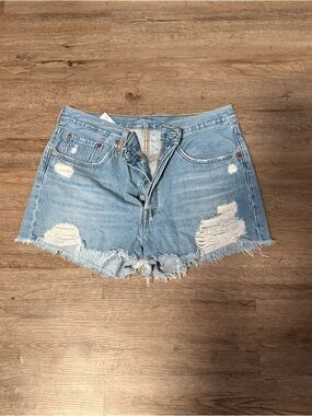 Levi’s Women’s High-Rise Distressed Light Blue Denim Shorts Size 31